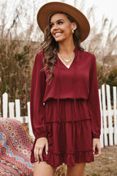 Mini-robe à manches bouffantes et volants noués